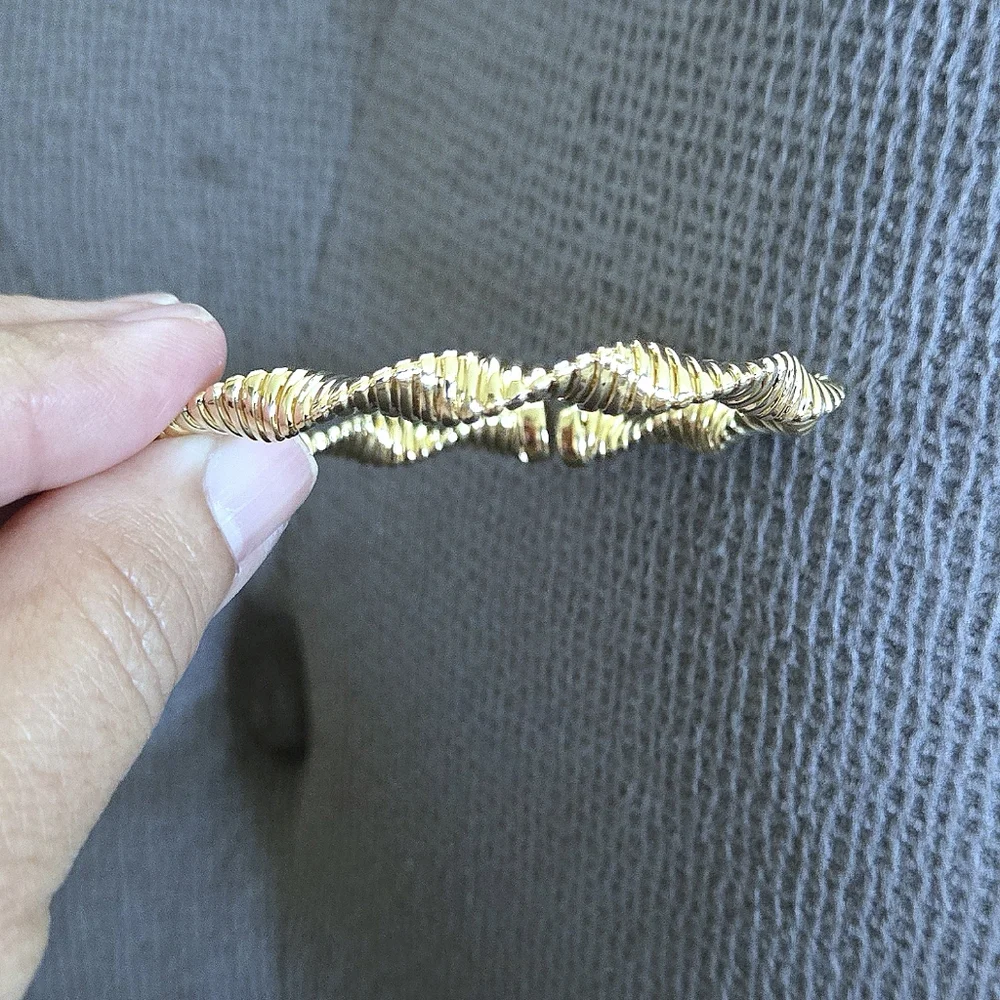Caldelli Twisted🧬 Gold💛 Flexible Cuff Bracelet - NWT - Picture 15 of 16